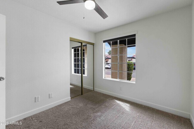 Building Photo - 2118 E CENTER Ln