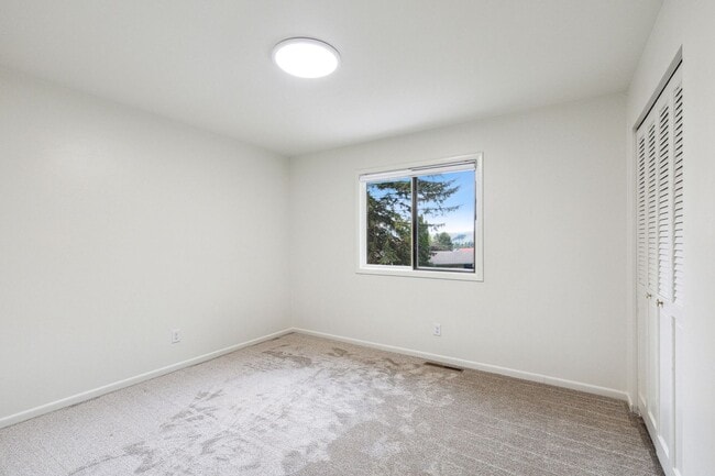 Building Photo - 3 Bed, 2.5 Bath House in the Rattlesnake