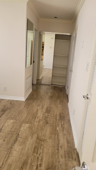 Building Photo - 4521 Colbath Ave