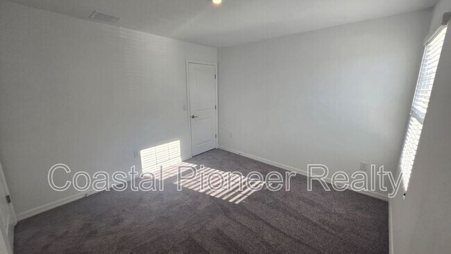 Building Photo - 233 Aquamarine Ln