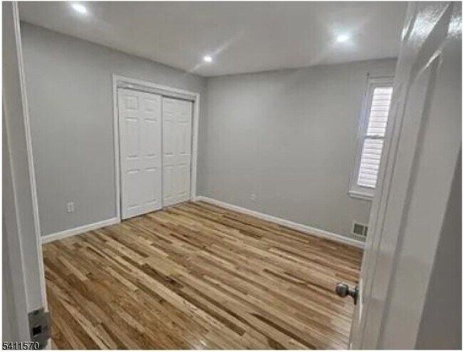 Building Photo - 437 Elm St