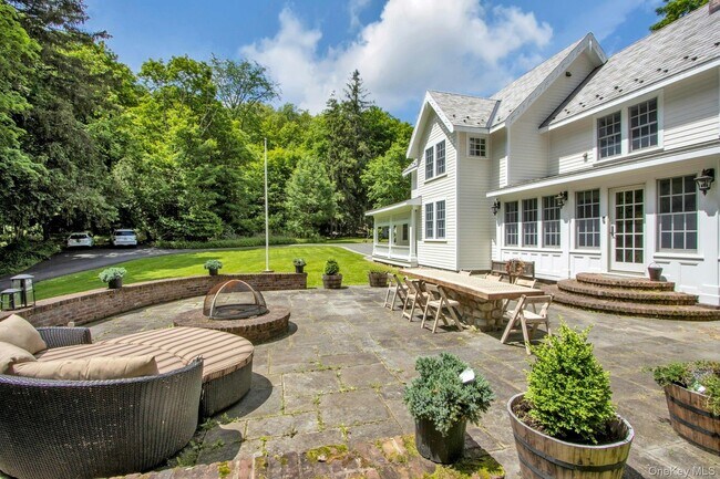 Building Photo - 314 Haverstraw Rd