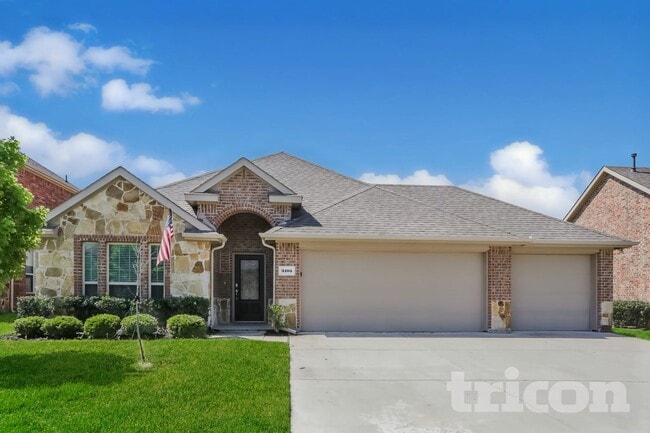 Building Photo - 3105 Oakcrest Dr