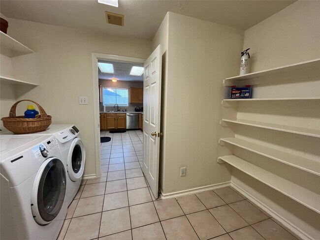 Building Photo - 12122 Lucky Meadow Dr