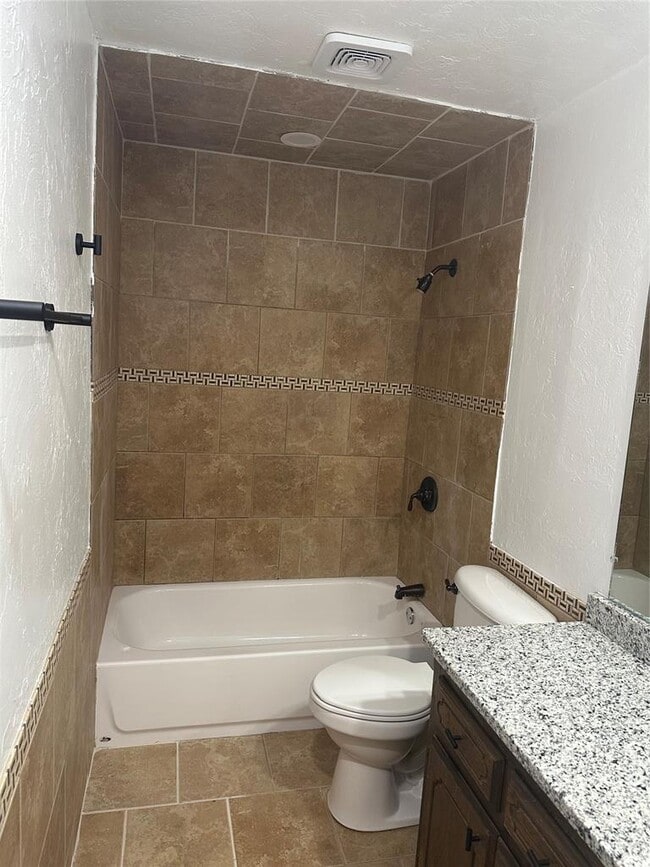 Building Photo - 1318 Alviola Ave