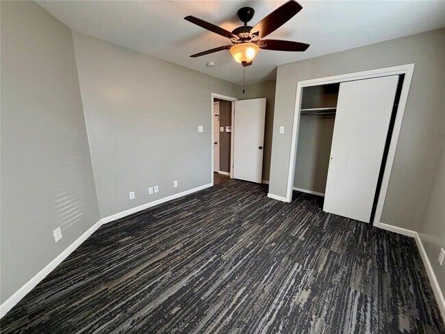 Building Photo - 9712 Springdale Rd