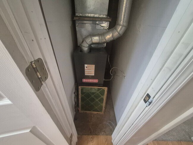 Building Photo - 896 Wescott Square