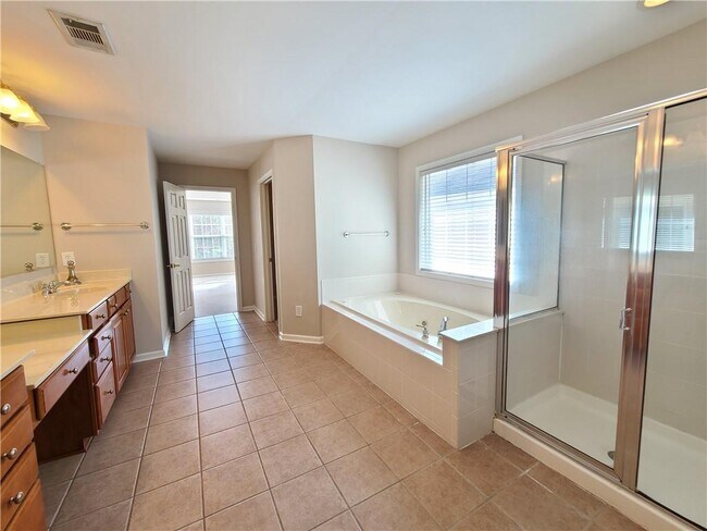 Building Photo - 7662 Forest Glen Way