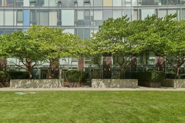 Building Photo - 2 Earhart St