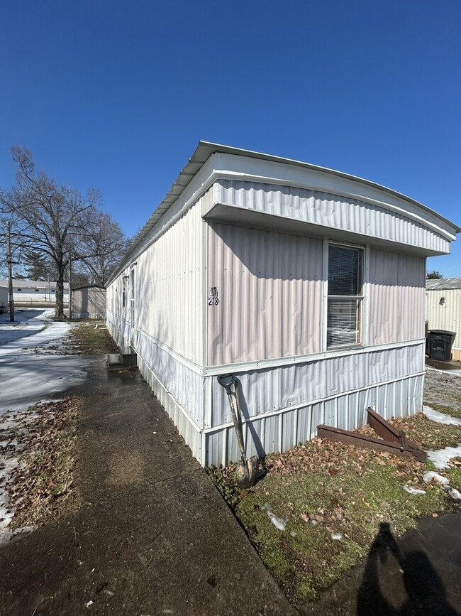 Building Photo - 218 Tyler St