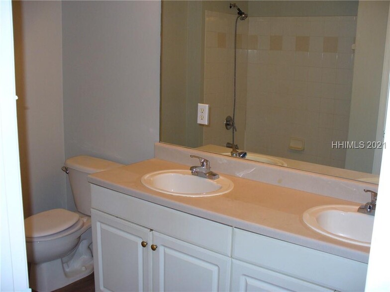 Master Bathroom - 100 Kensington Blvd