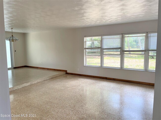 Building Photo - 296 Woodland Dr