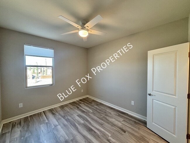 Building Photo - 5536 W Lazy Farm Dr