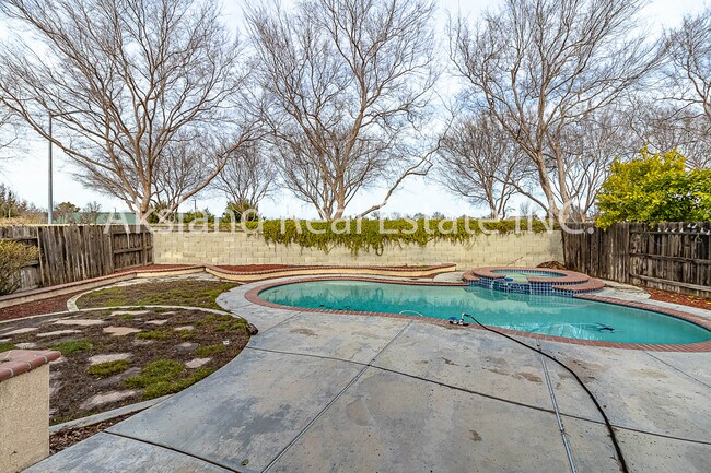 Building Photo - 813 Boulder Ave