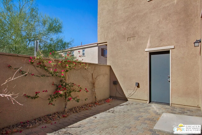 Building Photo - 607 Calle Vibrante