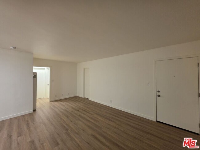 Building Photo - 827 9th St