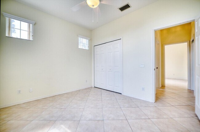 Building Photo - 2 Bedroom Plus Den/Office Home - Relaxing Pond View and Pet Friendly