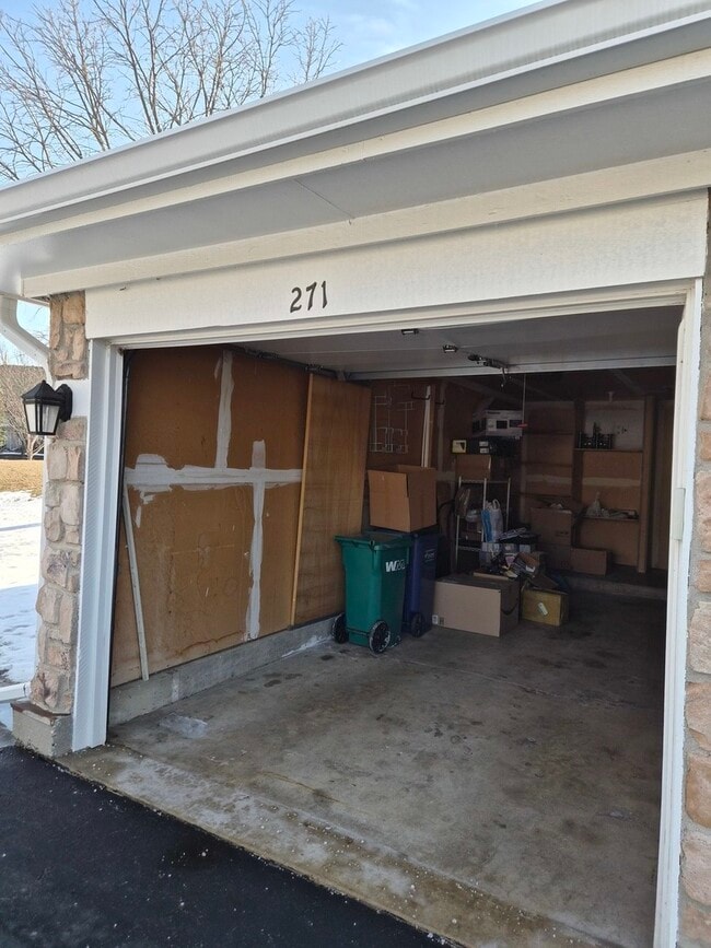 Building Photo - 271 Southwick Ct