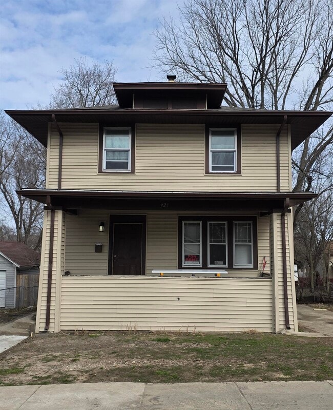 Building Photo - 321 Albert Ave