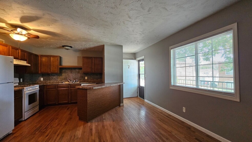 Interior Photo - University Row