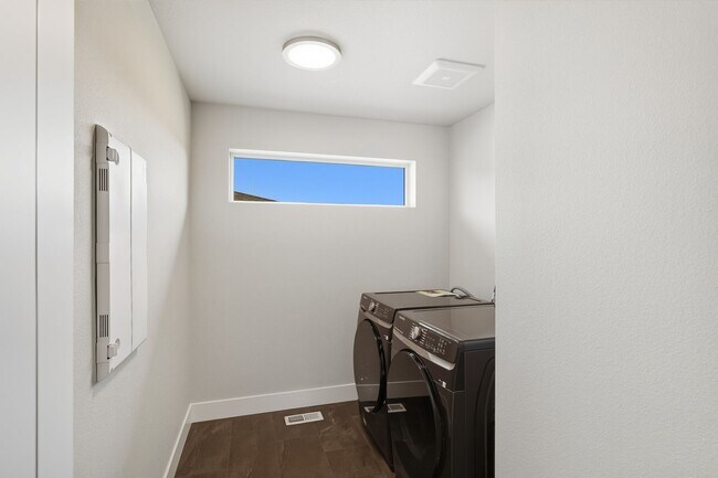 Building Photo - Newer Construction 4 Bedroom Home at Pleas...