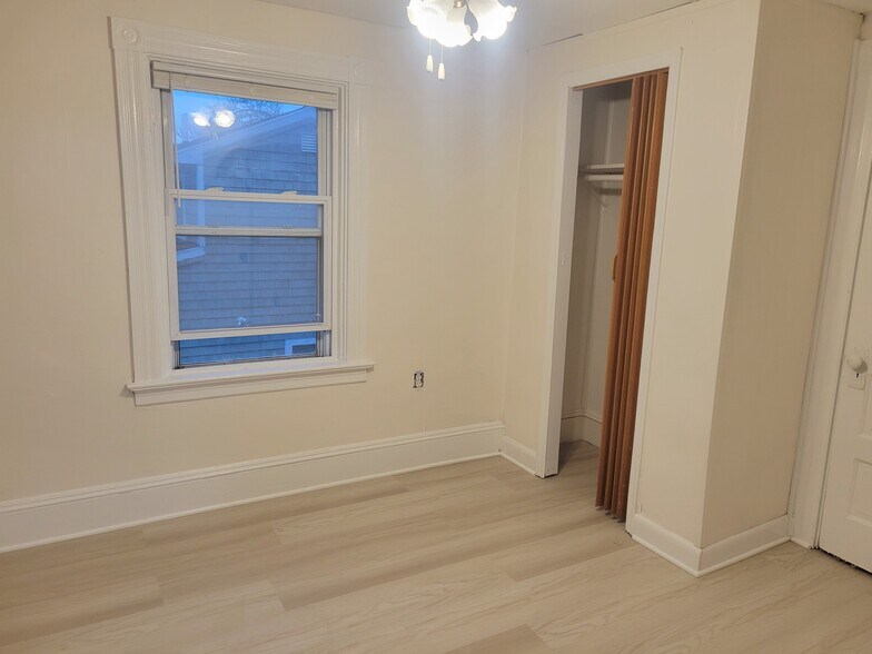 Building Photo - 293 Grove Ave