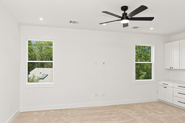 Building Photo - 1500 Sylvan Glade