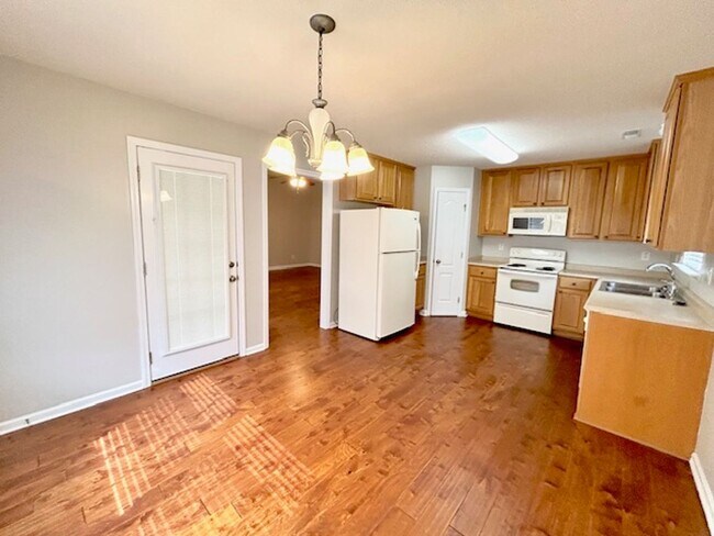 Building Photo - Coming soon! 10/10 Charming 3-bedroom bric...