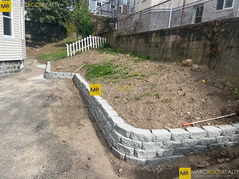 Building Photo - 31-33 Raymond Ave. Unit 33-3