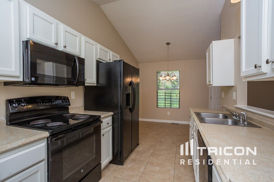 Building Photo - 5795 Wellborn Oaks Ct