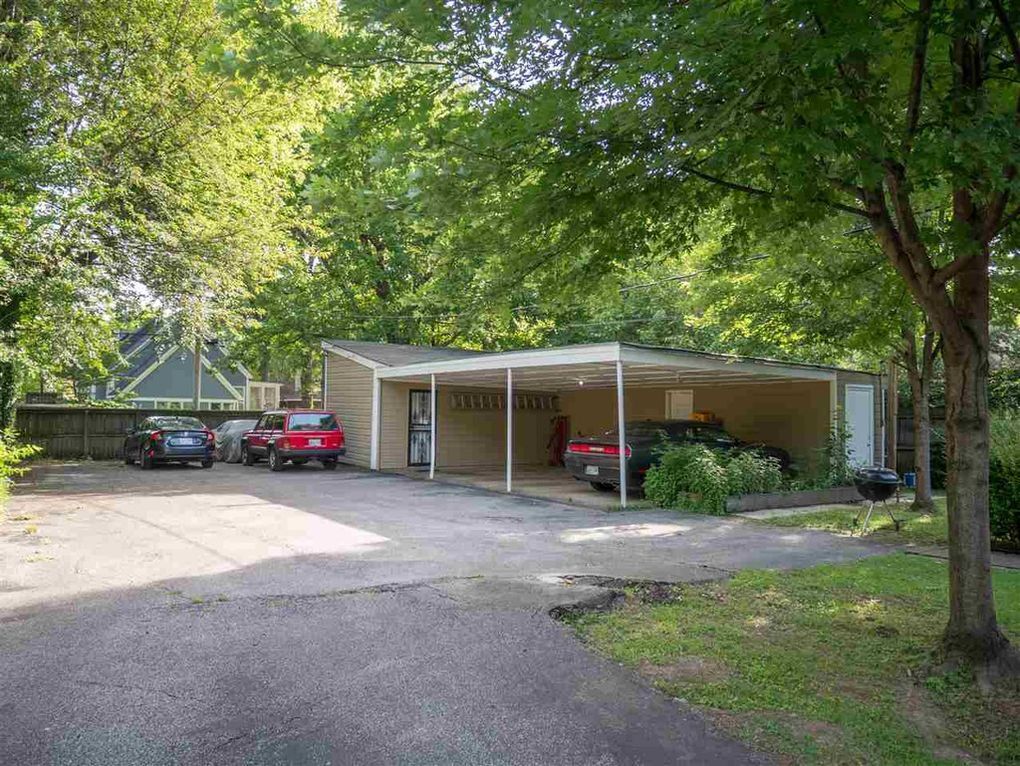 Efficiency located in the back of detached carport - 1742 N Parkway