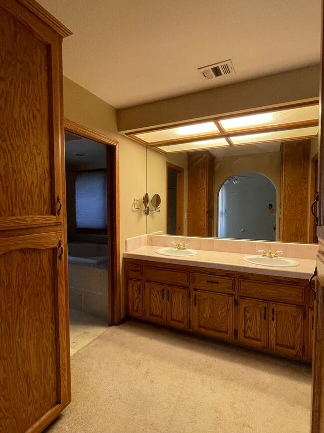 Building Photo - Charming home coming soon in NE Visalia!