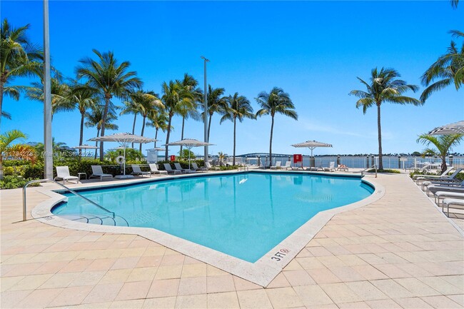 Building Photo - 2101 Brickell Ave