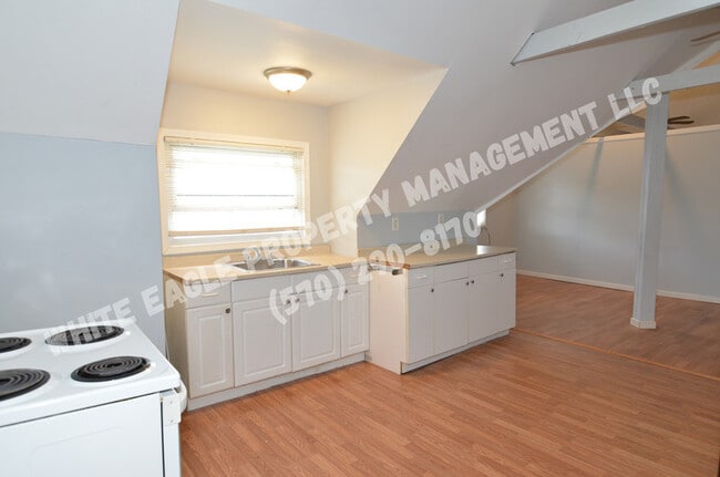 Building Photo - 641 Alder St
