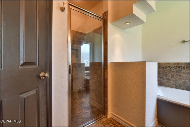 Building Photo - 5649 Valley Maple Dr