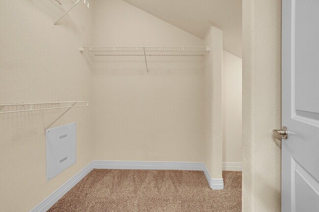 Building Photo - $2,195.00, 2-bed, 2-bath, located in Denve...