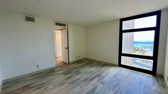 Building Photo - 1600 Ala Moana Blvd