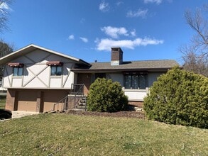 Building Photo - Looking for country living? Check out this...