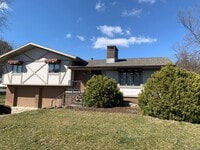 Building Photo - Looking for country living? Check out this...