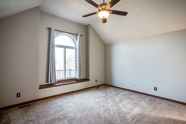 Building Photo - 112 S Springwood Dr