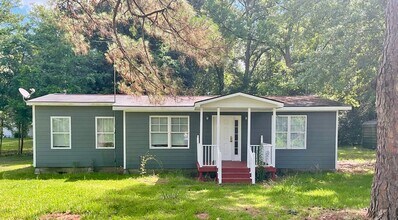 Building Photo - Ideal for Families or Roommates: 4BR/3BA Lakefront Home with Dual Private Suites