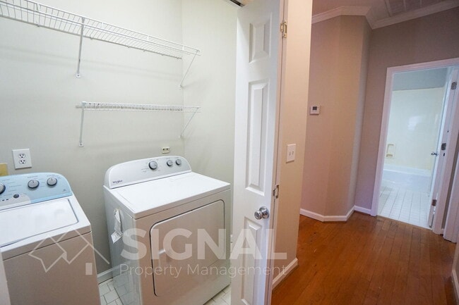 Building Photo - 2825-2827 7 Oaks Cir