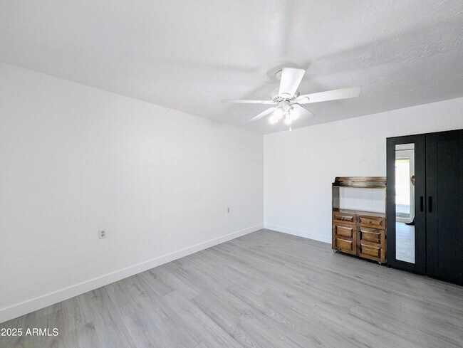 Building Photo - 2443 E Earll Dr
