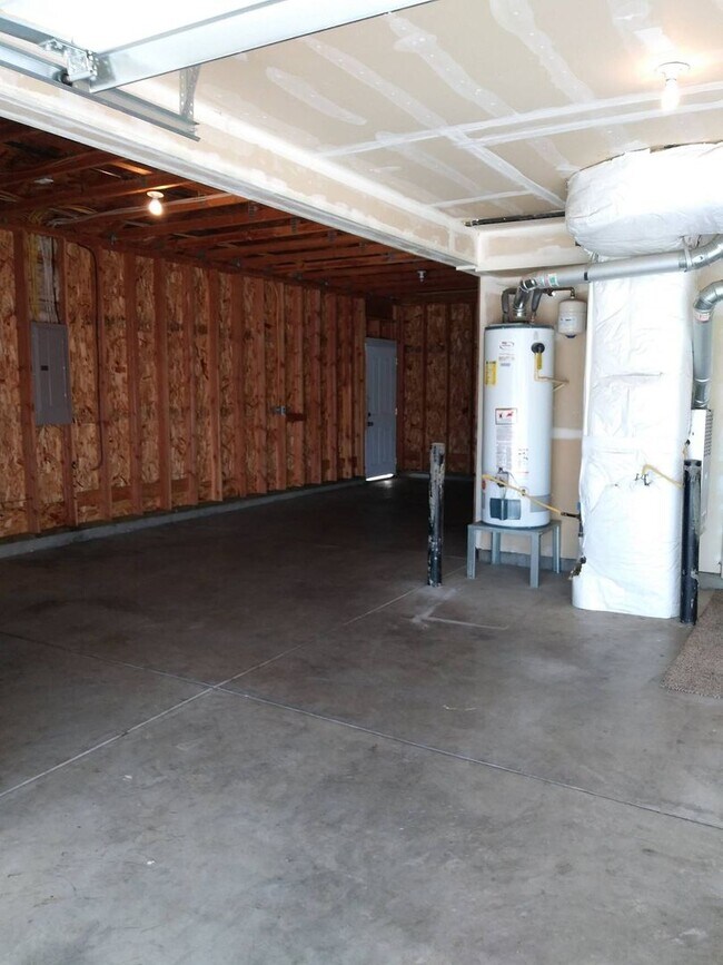Building Photo - Beautiful 3 bedroom 2.5 bath CDA Home for ...
