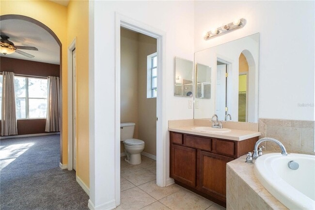 Building Photo - 561 Winthrop Dr