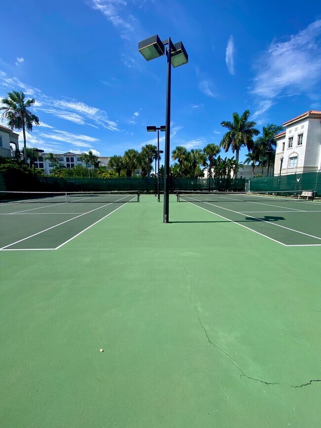 Building Photo - Greenhills-11032