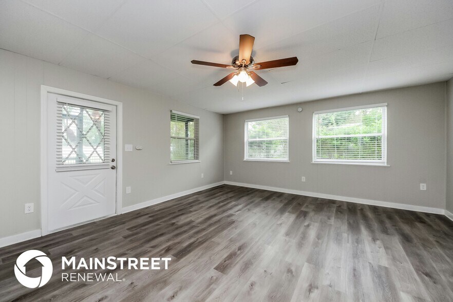 Building Photo - 2627 N Beaumont Ave