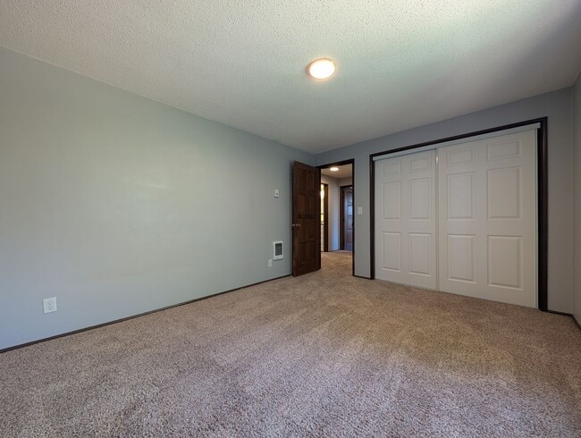 Building Photo - 3 Bedroom, 2.5 Bathroom 2-Story Duplex Wit...