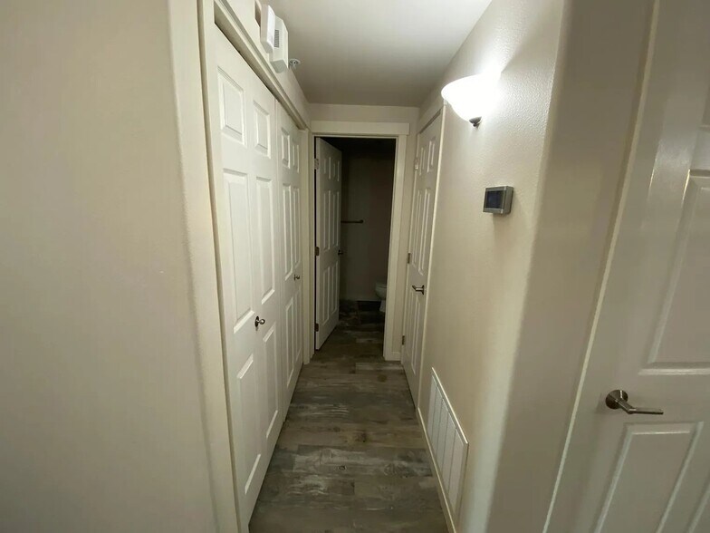 Building Photo - 300 Columbia Point Dr