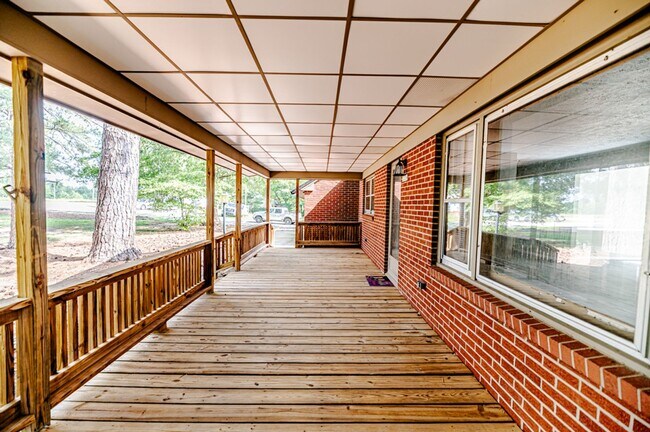 Building Photo - 3226 Hawkins Ave